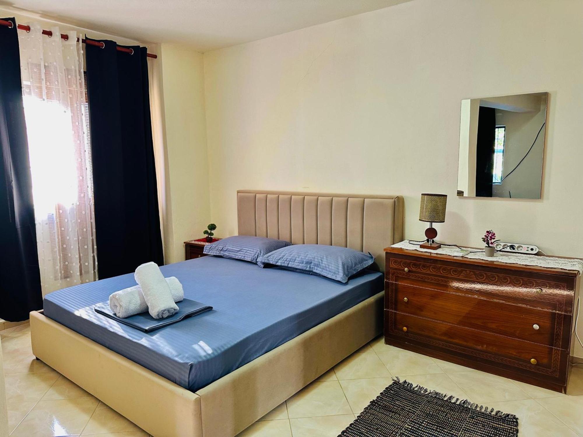 Domus Komanesse - *